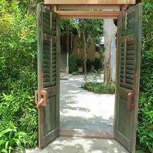 Surat Thani hotels &amp; apartments, all accommodations in Surat Thani